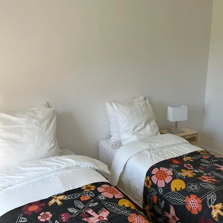 Maison De M10 A 5 Minutes A Pieds De La Plage, 80m2 Avec Jardin,