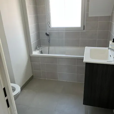 Maison De M10 A 5 Minutes A Pieds De La Plage, 80m2 Avec Jardin, *
